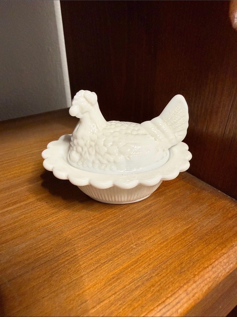 Vintage /Old Mark milk glass Mini Mosser hen on nest